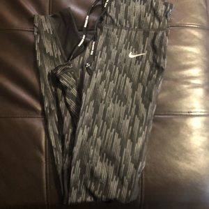 ✨Nike Leggings✨